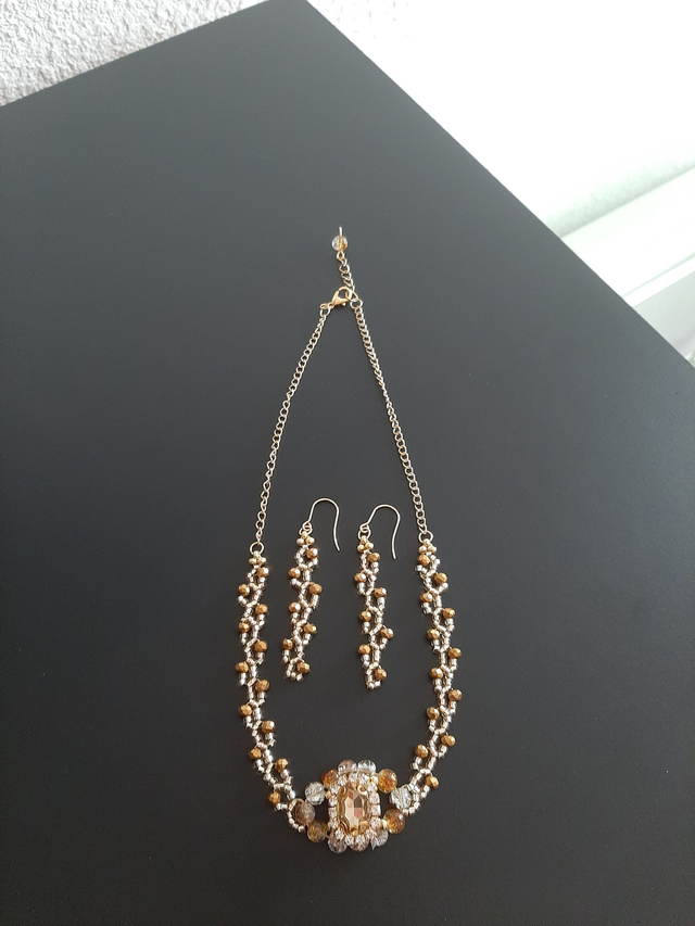 Parure cristal dorée- champagne inoxydable avec pierre imitation béryl sur chaîne dorée  inoxydable 		