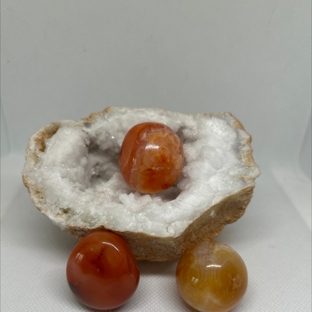 galet en cornaline (sphère)