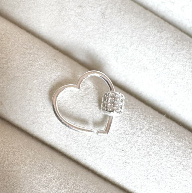 PIERCING CORAÇÃO LISO E PONTO CRAVEJADO 