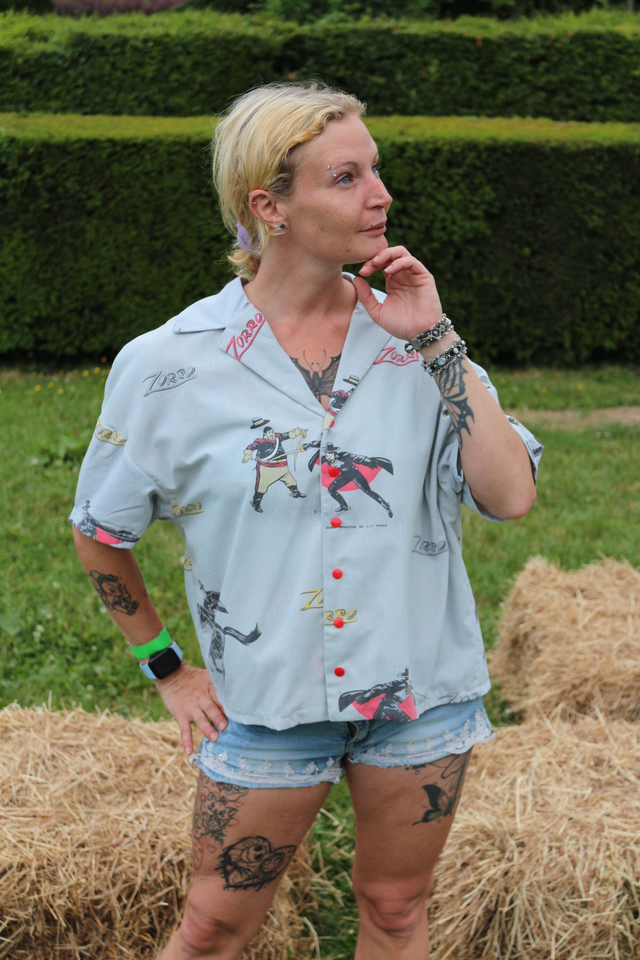Chemise upcyclée "Zorro" – Pièce unique (Taille 36) Over size et unisexe 