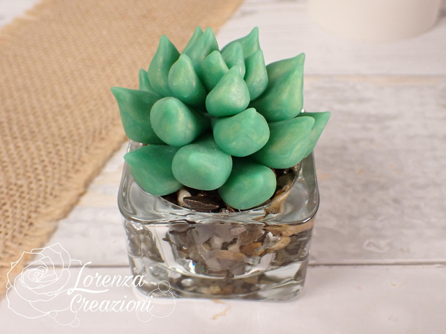 Pianta grassa verde giada, succulenta, artigianale modellata a mano in argilla polimerica (fimo). Made in Italy.
