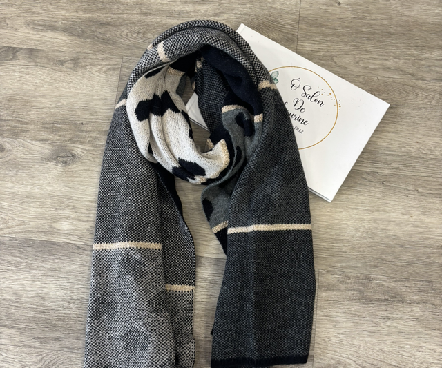 Écharpe noir motif cœur 