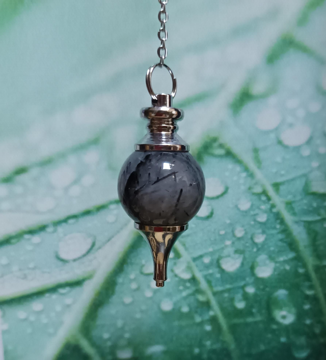 Pendule divinatoire sphère en quartz tourmaline