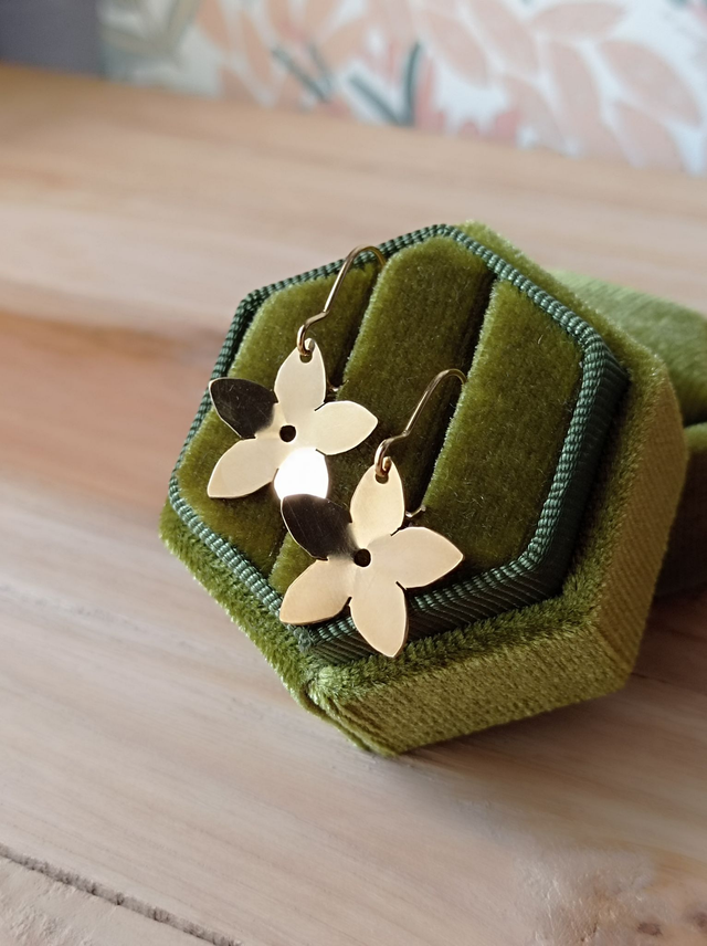 Boucles d&#039;oreilles dormeuses et fleurs - collection fleurs des champs