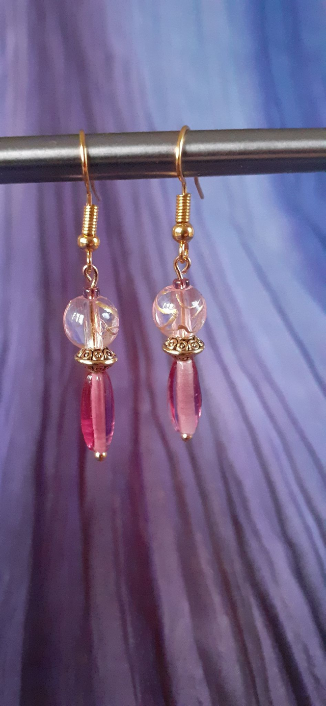 Kisis petites boucles d'oreilles perle de verre Rose