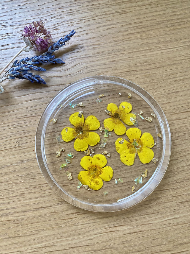 Coupelle - boutons d'or