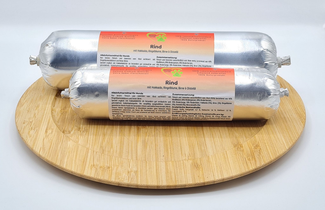 Wurst Rind mit Hokkaido, Ringelblume, Birne & Distelöl