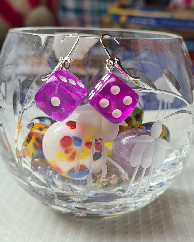 Earrings dice purple