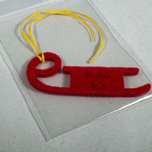 Filz Geschenkanhänger (Schlitten)