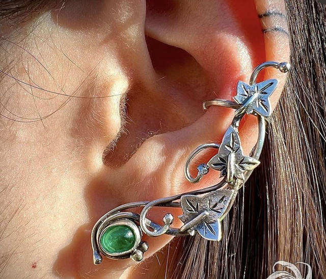 Pendiente Ear Cuff “Hiedra” con Cuarzo Verde o Ónix Negro