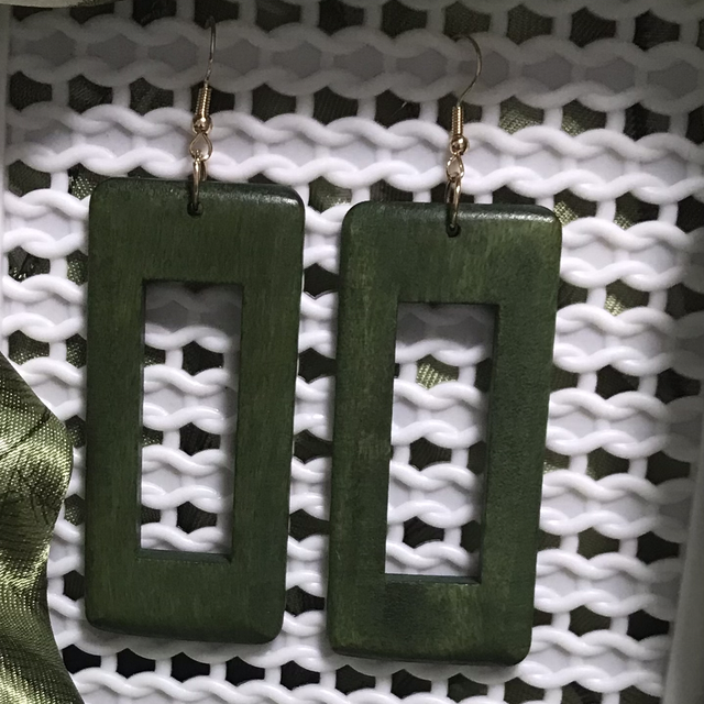 Green Dangling Earrings- GDE70