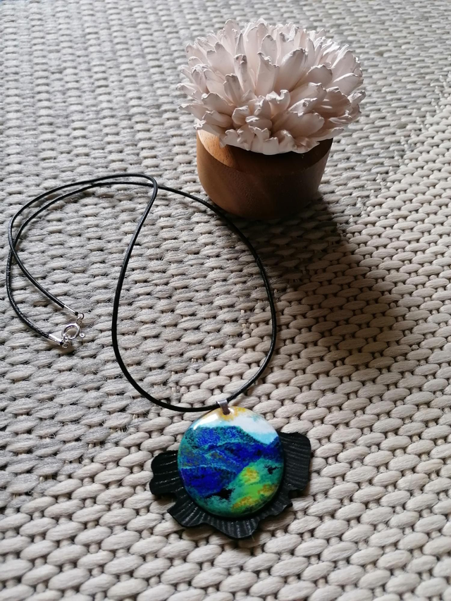 Pendentif en émail sur cuivre à la façon Léon Jouhaud