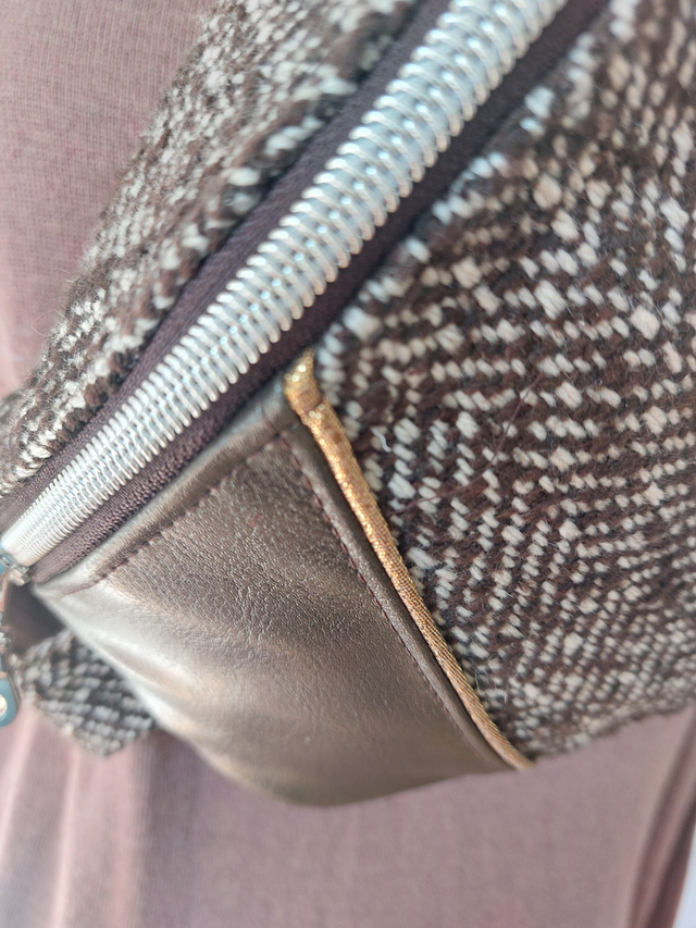 Sac banane en simili cuir marron et lainage