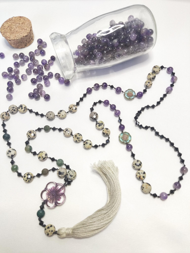 Collar largo jaspe dálmata y amatista