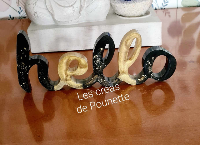 Mot décoratif Hello à personnaliser