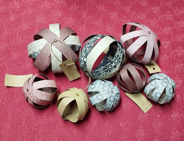 Boules de Noël pour le sapin en papier - lot de 8