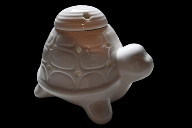 🐢 Brûle-Parfum Tortue en Céramique – Élégance, Calme et Décoration Zen