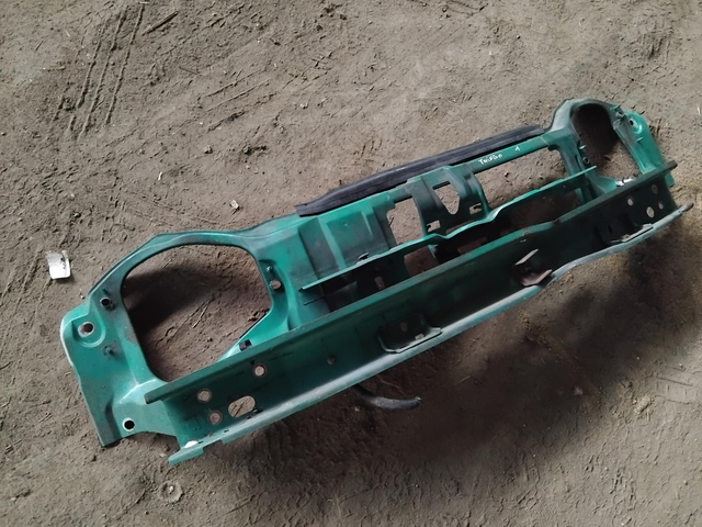 Traverse avant ( Pas d'envoi )