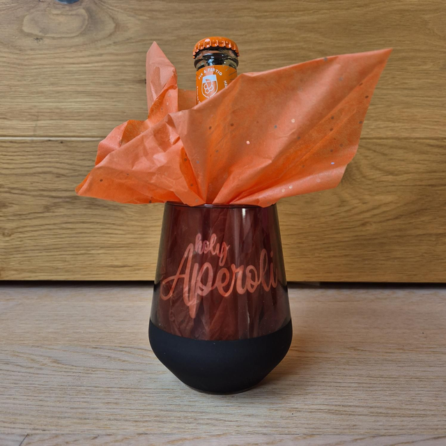 Trinkglas mit Aperol