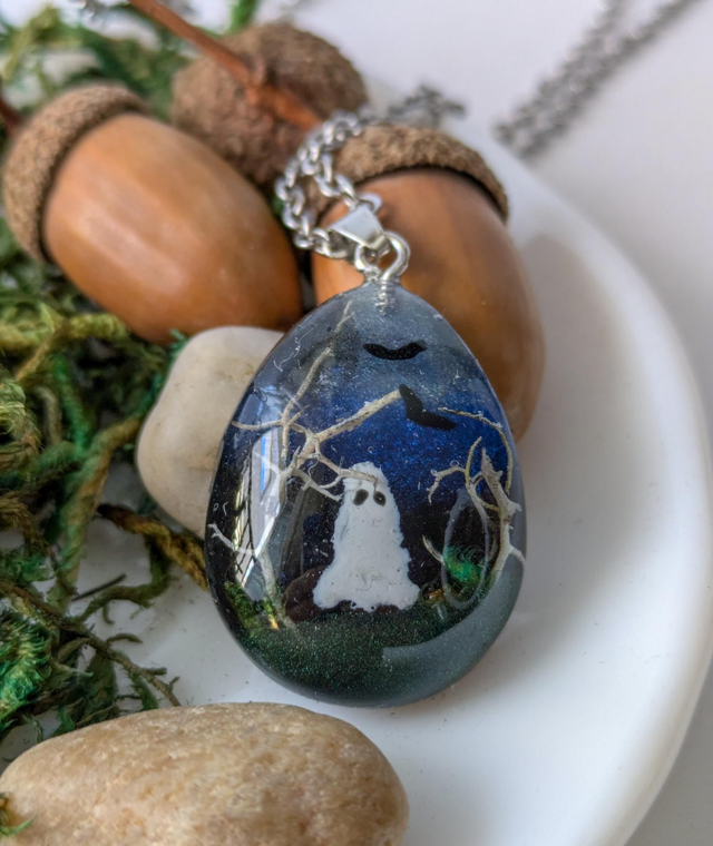 Colgante de resina fantasma 