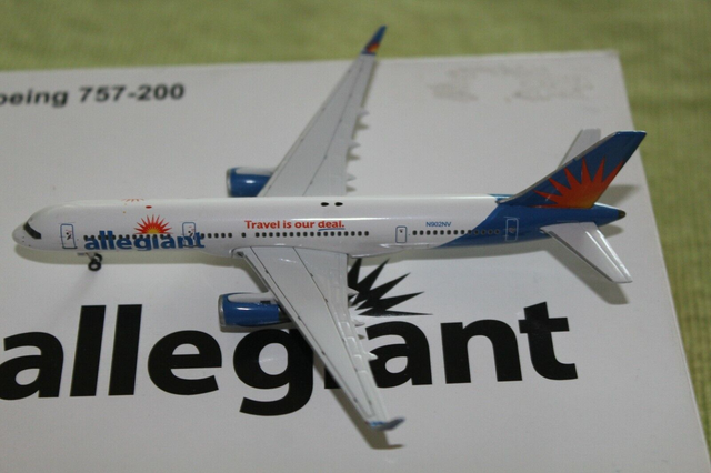 Allegiant B757-200 (N902NV), 1:400