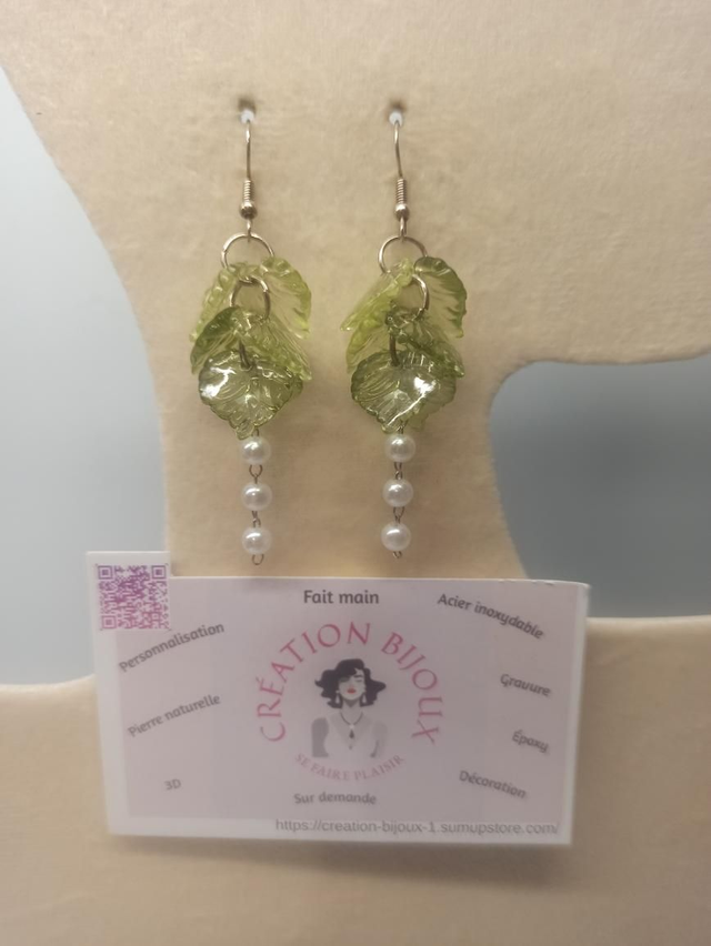 Boucle d'oreille  feuilles  et perles