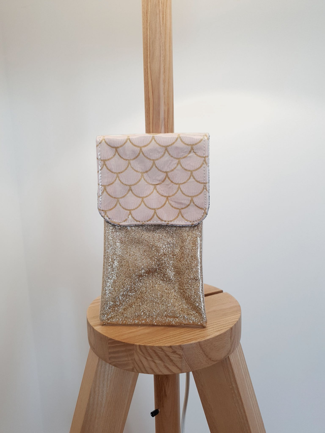 Pochette aimantée motif/simili cuir pailleté