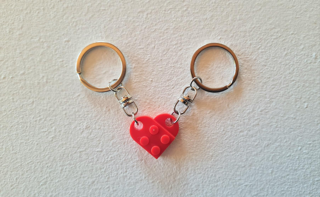 Porte-clés "AMOR" pièces lego cœur à offrir à sa moitié (2 à choix)