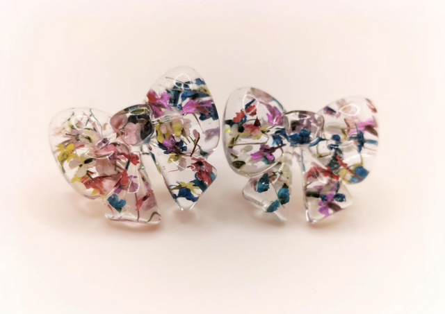 Preserved flower resin bow studs