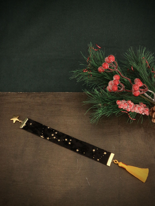 Velvet Tale Bookmark - Black