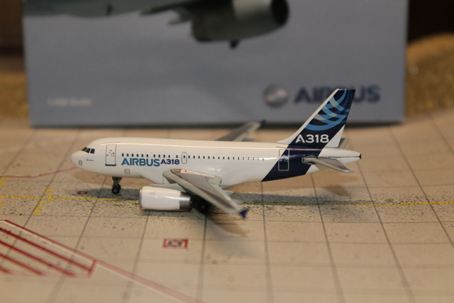 Airbus A318 &quot;House livery&quot;, 1:400