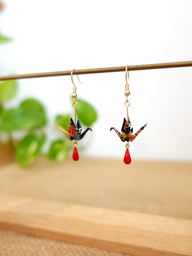 INOX doré / Origami grues, oiseaux / Papier japonais washi / Bleu nuit, rouge, or / Boucles d'oreilles origami /
