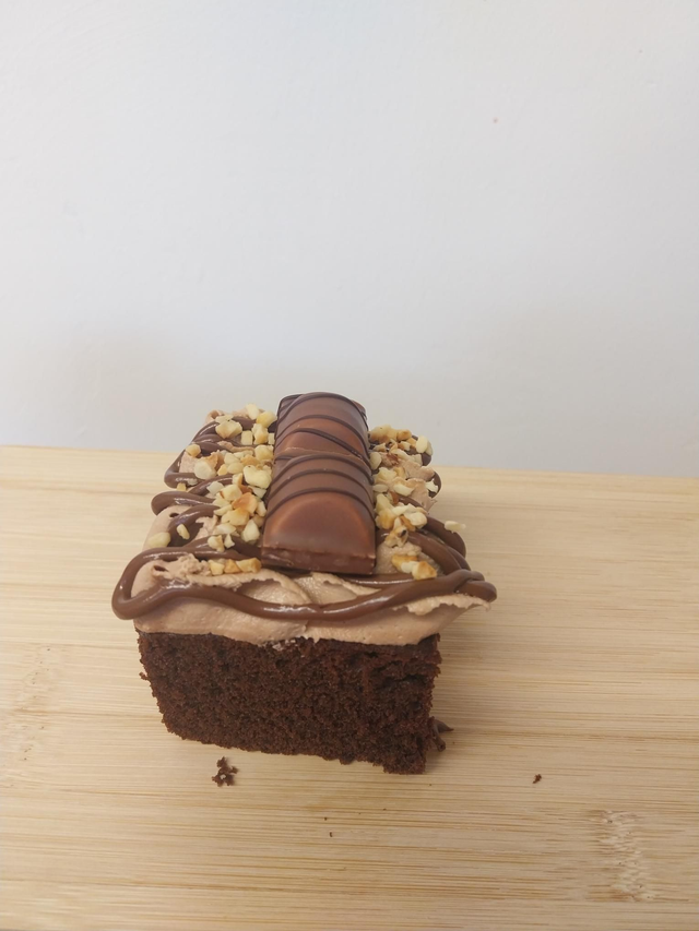 Kinder Bueno Cake 