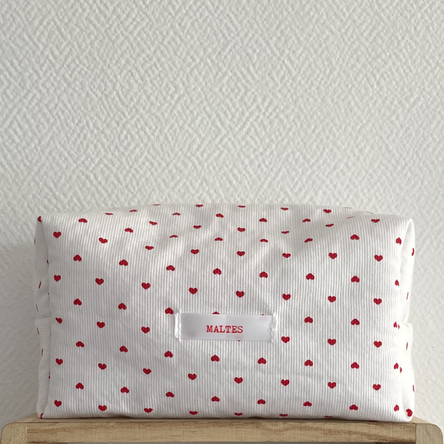 Trousse cube cœurs rouge