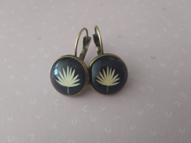 Boucles d'oreille Cabochon Dormeuse Noir de feuille