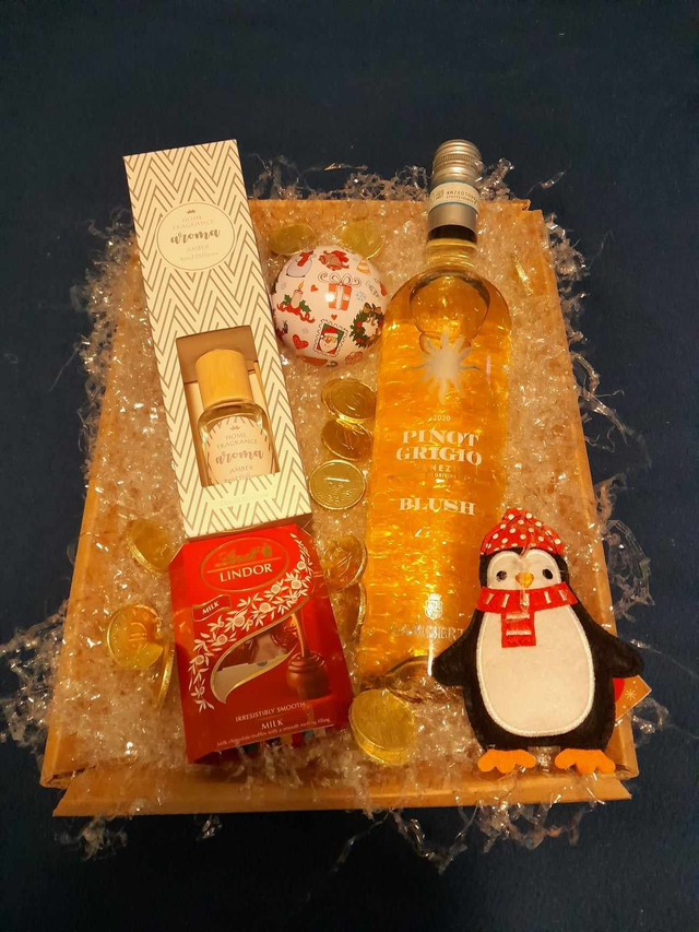 #01 Gift Pack - Blushing Penguin