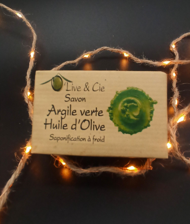 Savon Argile, huile d'olive.