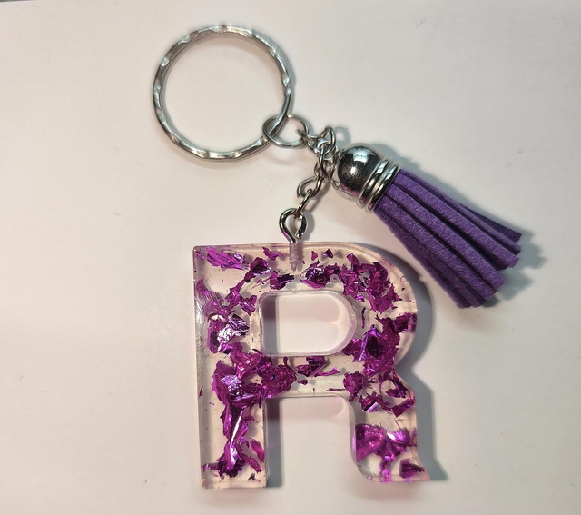 Porte clés initiale "R" feuilles rose fuschia 