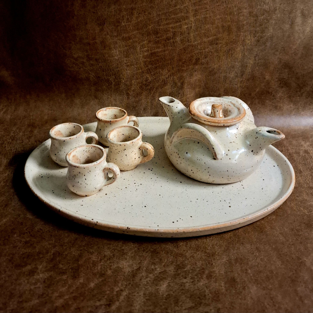 Unieke artisanale keramische theeset in steengoed