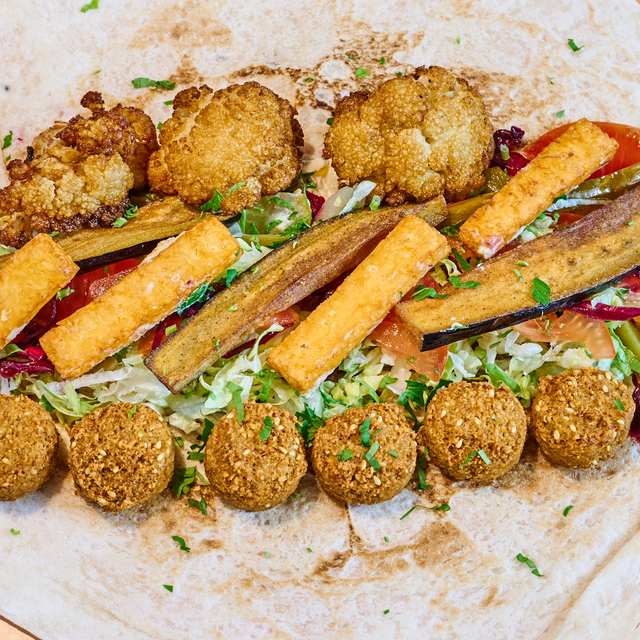 Maqali Halloumi  falafel 