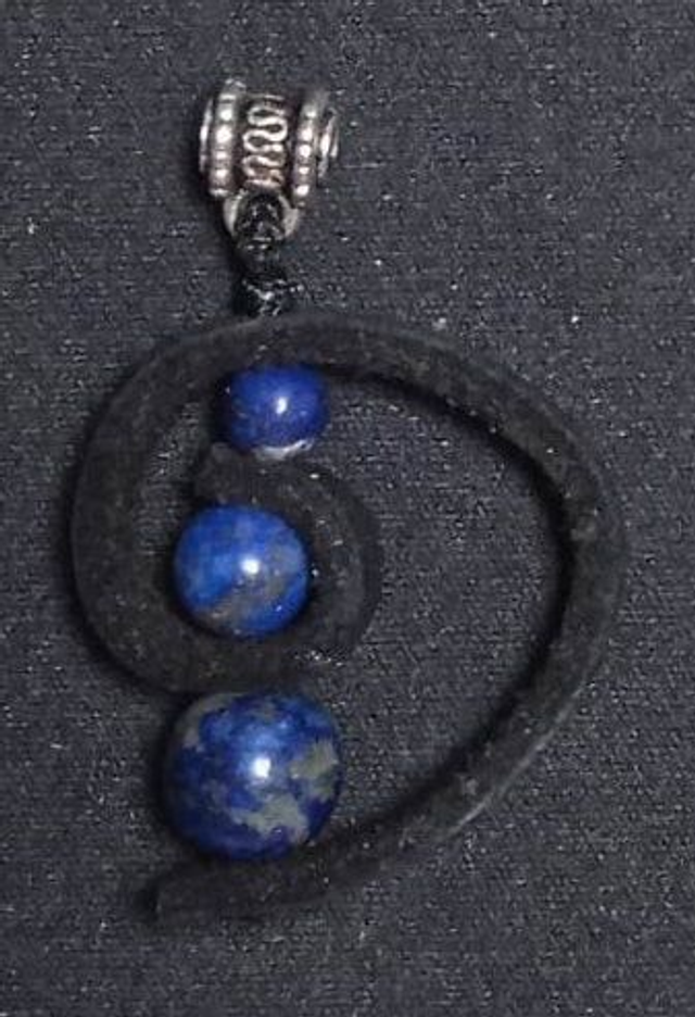 cuir noir et lapis lazuli (collier) 