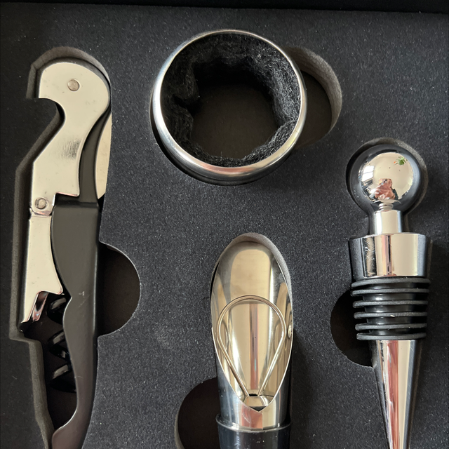 Coffret 4 accessoires de vin Noir 
