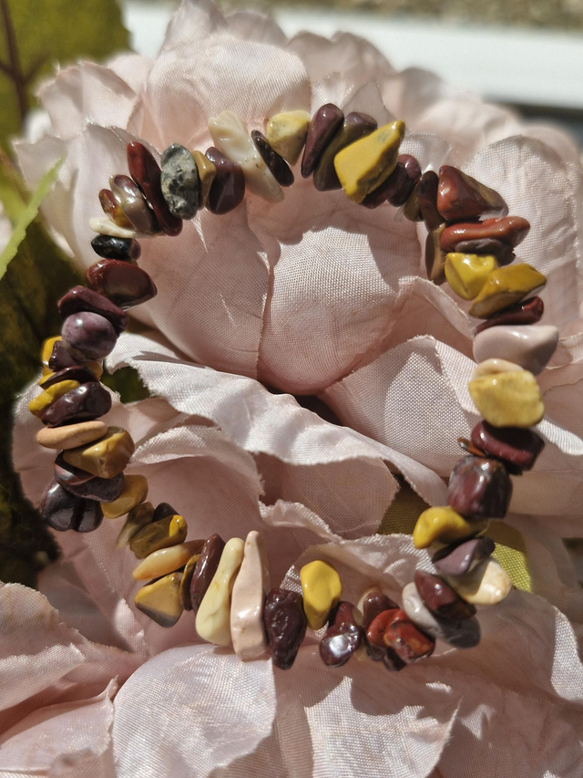 Mookaite crystal chip bracelet 