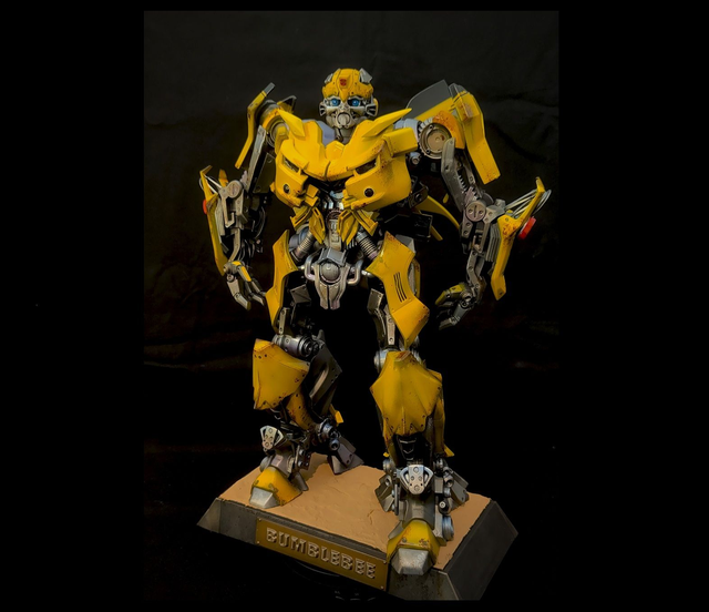 BUMBLEBEE Peint 35cm. VENDU [dispo à la commande]