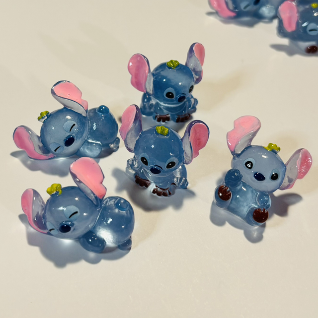 K- set of 5 blue alien character figures 