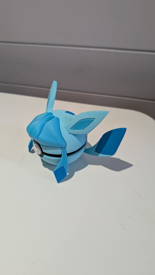 Glaceon Pokeball