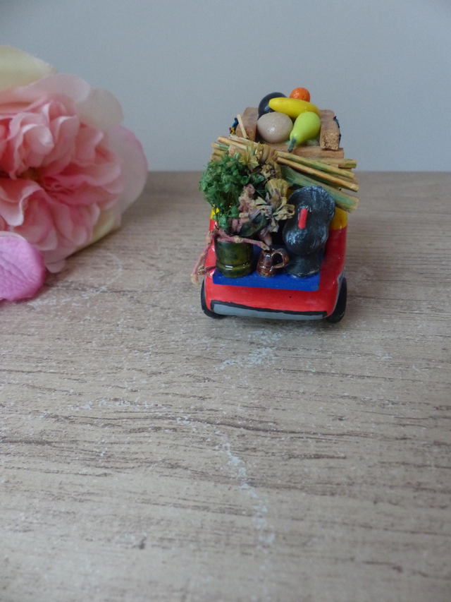 Petit bus équatorien en platre - Véhicule Folklorique peint main - Souvenir artisanal coloré avec passagers et marchandises, cadeau déco