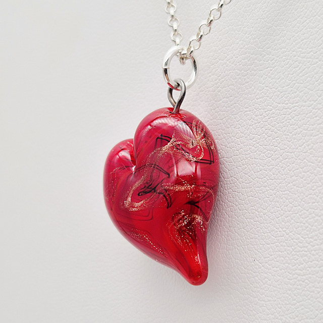Pendentif Cœur rouge avec fil noir et aventurine dorée 3