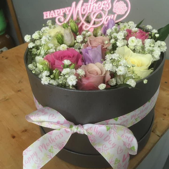 Roses and gyp Mother’s Day hat small box 