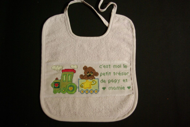 109-Bavoir brodé MAUVE